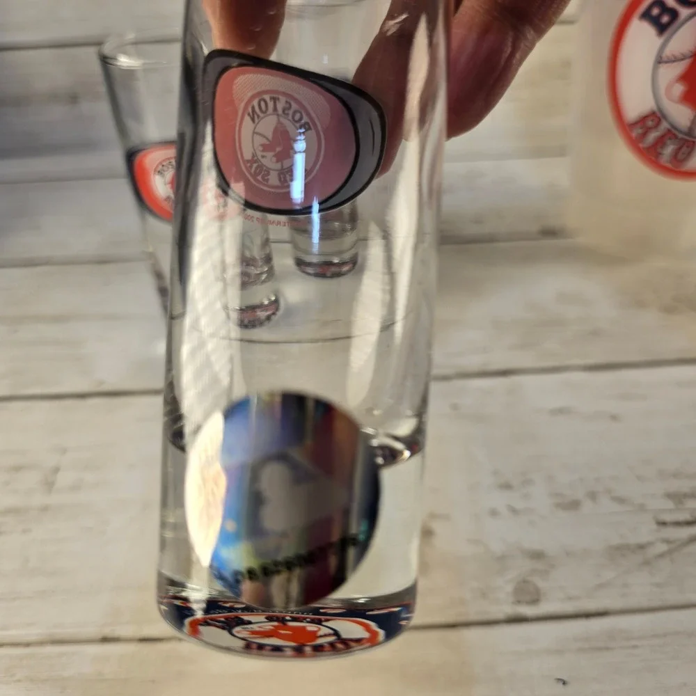 NWT Boston Red Sox MLB Gift Set 4 Shot Glasses and 4 Stadium Plastic‎ Authentic